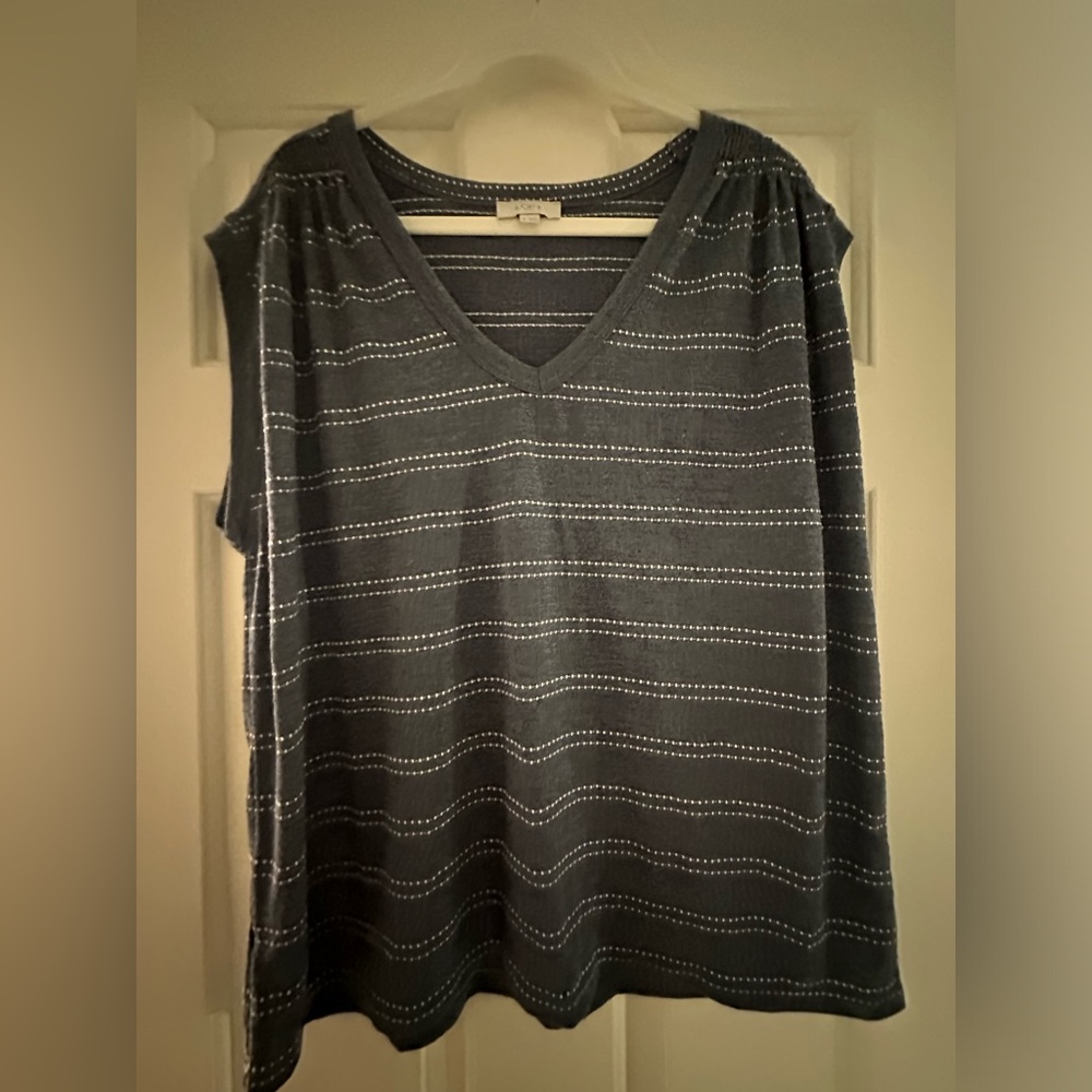 Loft, women’s sleeveless top, blue, size XL